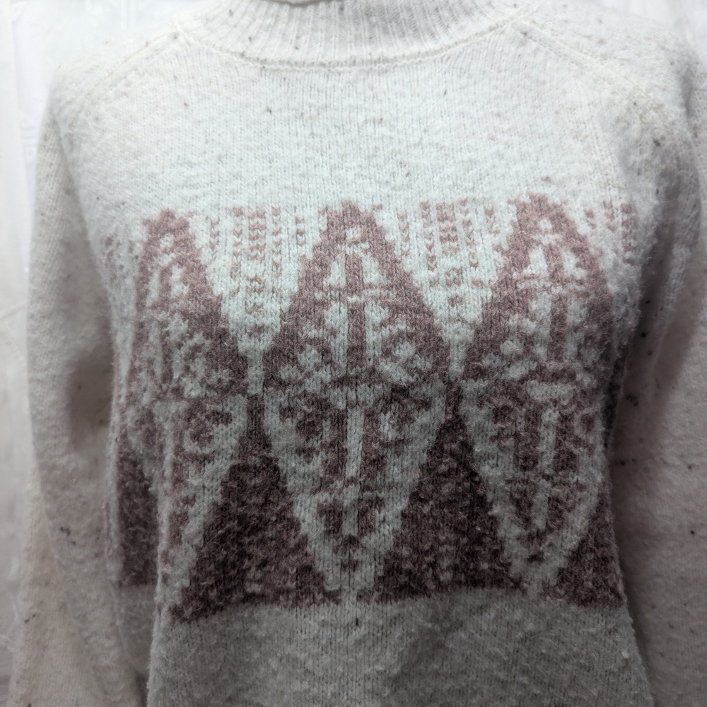 Elegant Women's Geometric Sweater - Cream and Brown